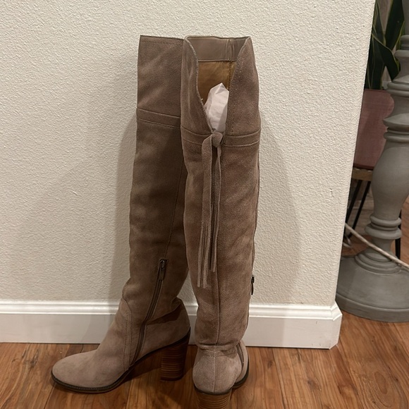 Franco Sarto suede fringe boots! ✨ - Picture 7 of 8